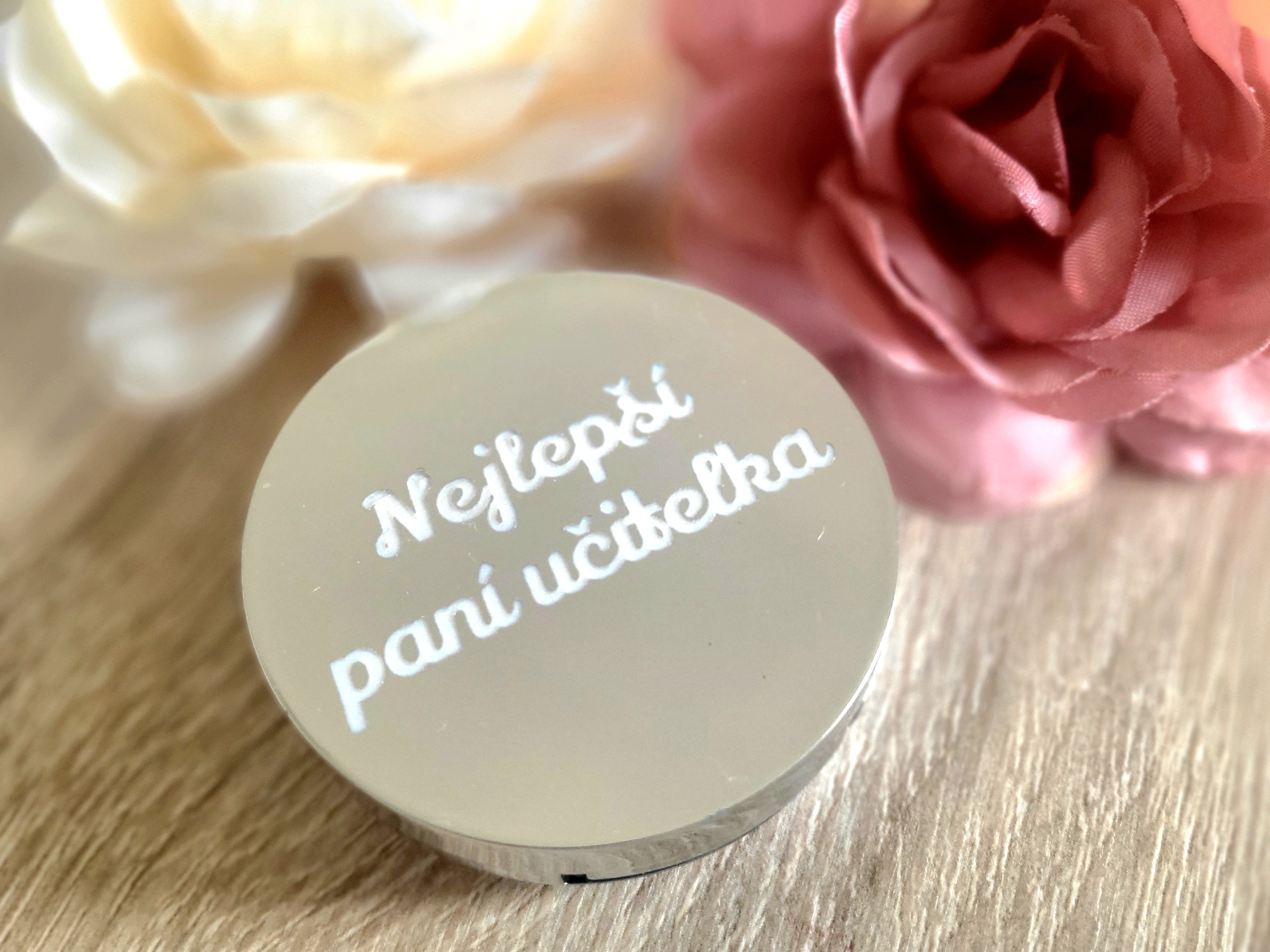 Zrcátko s balzámem na rty